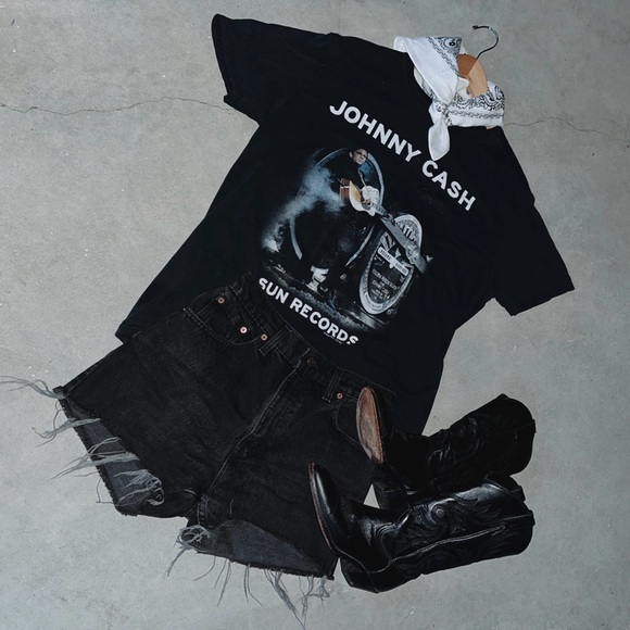 Johnny Cash T-shirt - Picture 1 of 2